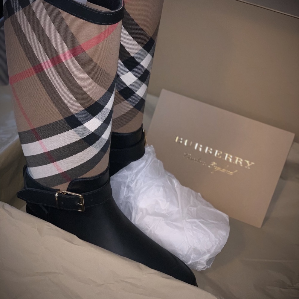 Real Burberry boots size 40
